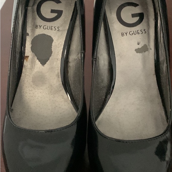 Guess patin black heels. Made to be wear. - Picture 3 of 3